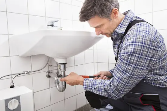 A man plumbers in Dubai providing plumbing services in Dubai